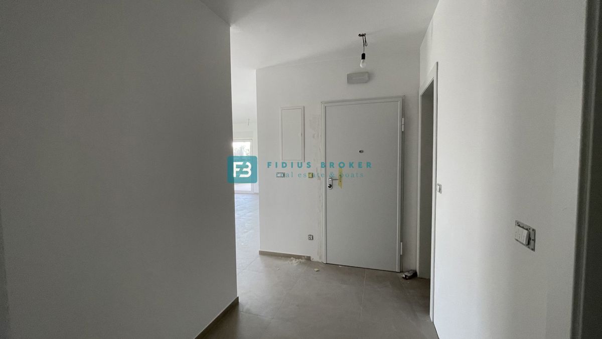 VODICE, novo, vrhunska lokacija, 50 m do plaže, pogled na morje, dvigalo