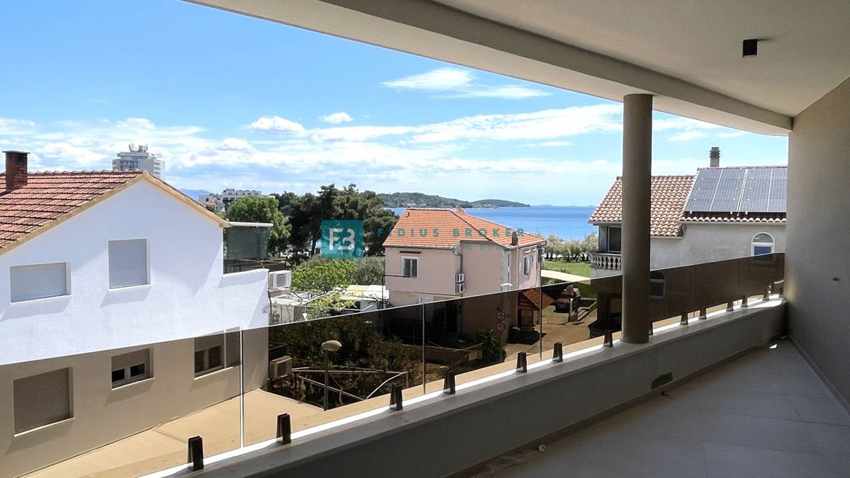 VODICE, novo, vrhunska lokacija, 50 m do plaže, pogled na morje, dvigalo