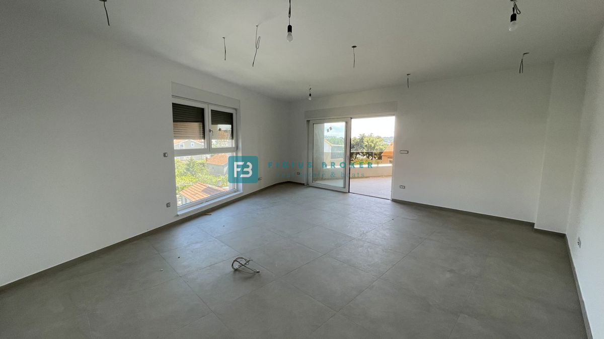 VODICE, novo, vrhunska lokacija, 50 m do plaže, pogled na morje, dvigalo