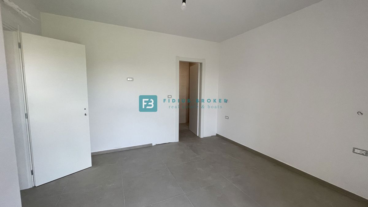 VODICE, novo, vrhunska lokacija, 50 m do plaže, pogled na morje, dvigalo