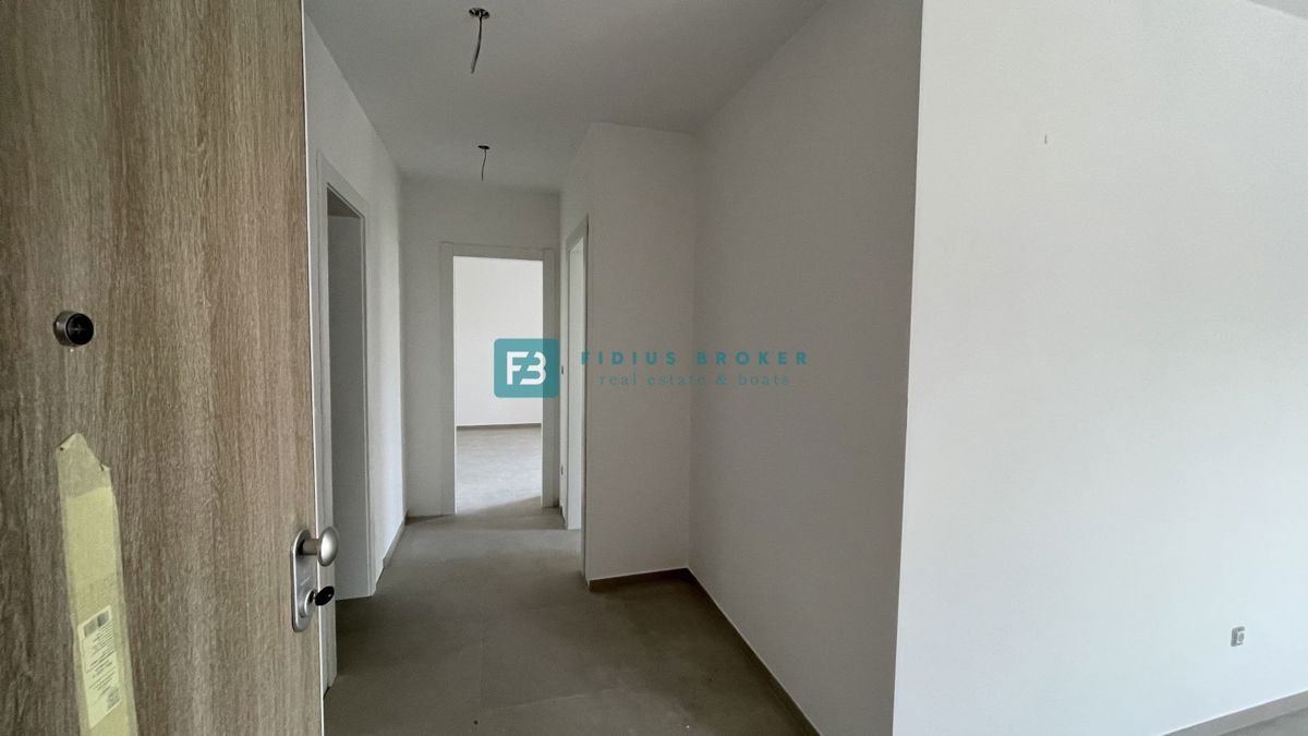 VODICE, novo, vrhunska lokacija, 50 m do plaže, pogled na morje, dvigalo