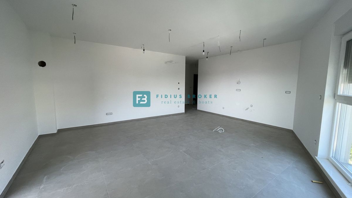 VODICE, novo, vrhunska lokacija, 50 m do plaže, pogled na morje, dvigalo