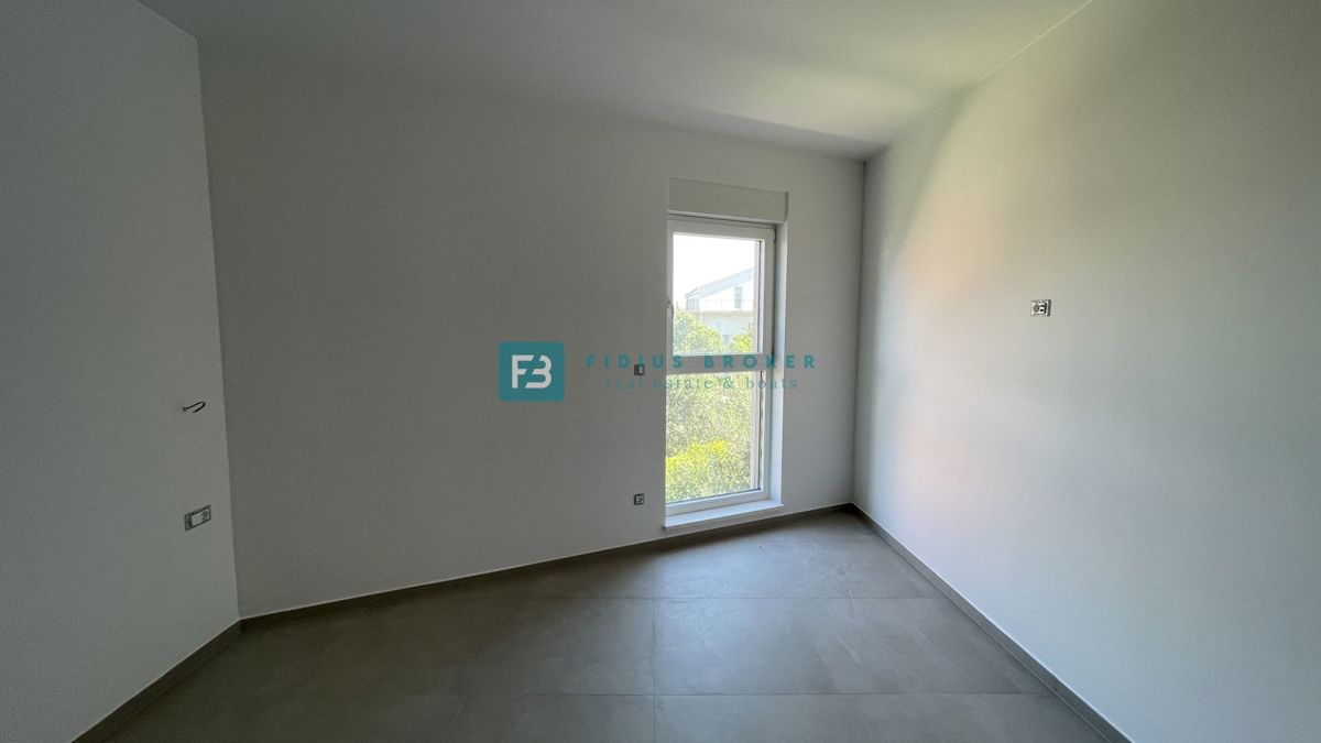 VODICE, novo, vrhunska lokacija, 50 m do plaže, pogled na morje, dvigalo