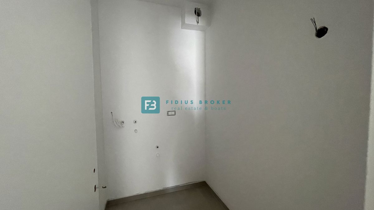 VODICE, novo, vrhunska lokacija, 50 m do plaže, pogled na morje, dvigalo