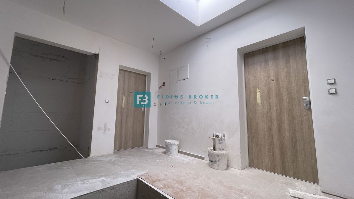 VODICE, novo, vrhunska lokacija, 50 m do plaže, pogled na morje, dvigalo