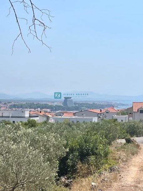 VODICE, gradbeno zemljišče 2400 m2, pogled na morje