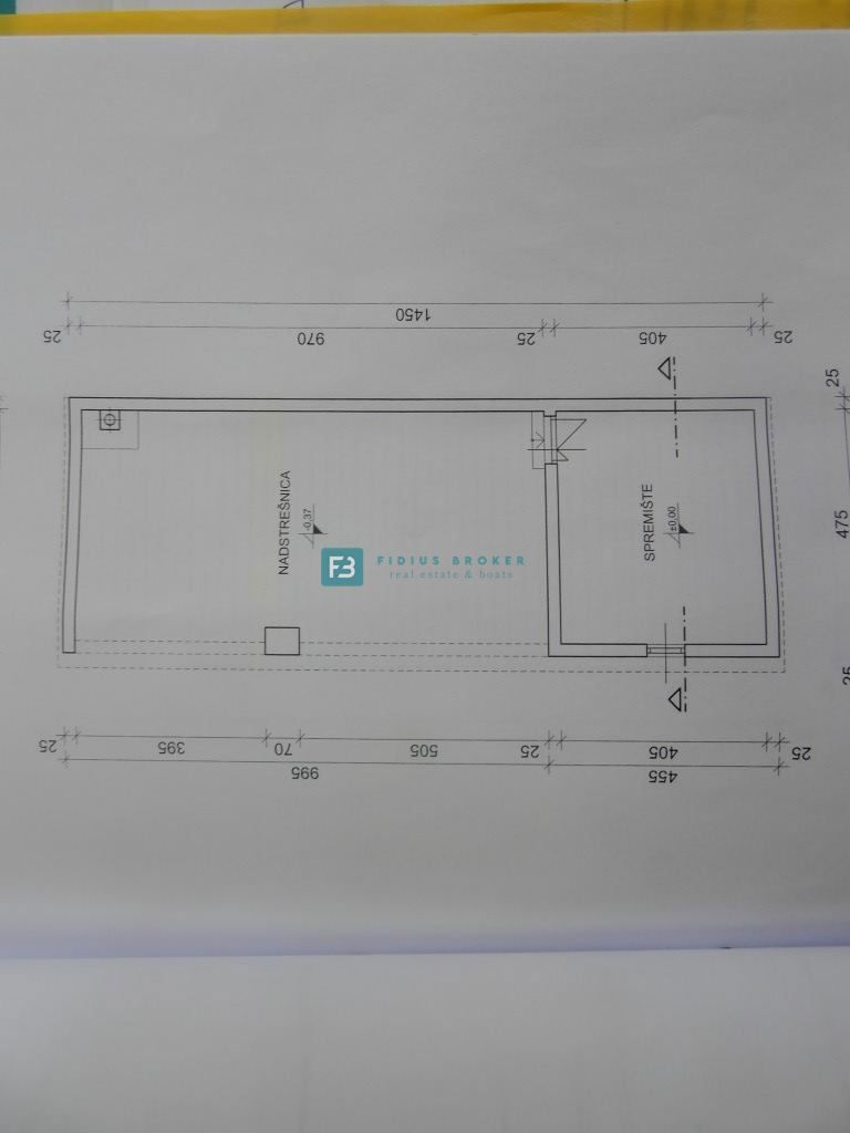 VODICE, družinska hiša na zemljišču 2050 m2, širši center, parkirišče