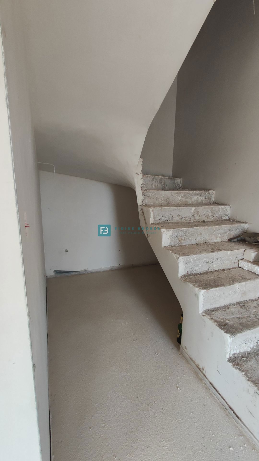 VODICE, novogradnja, dvojček, vrt 166 m2, mirna lokacija, S2
