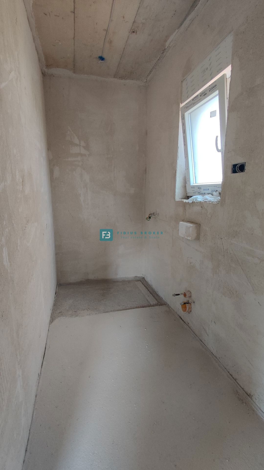 VODICE, novogradnja, dvojček, vrt 166 m2, mirna lokacija, S2
