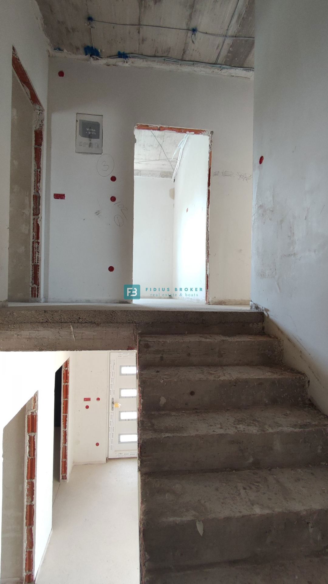 VODICE, novogradnja, dvojček, vrt 166 m2, mirna lokacija, S2