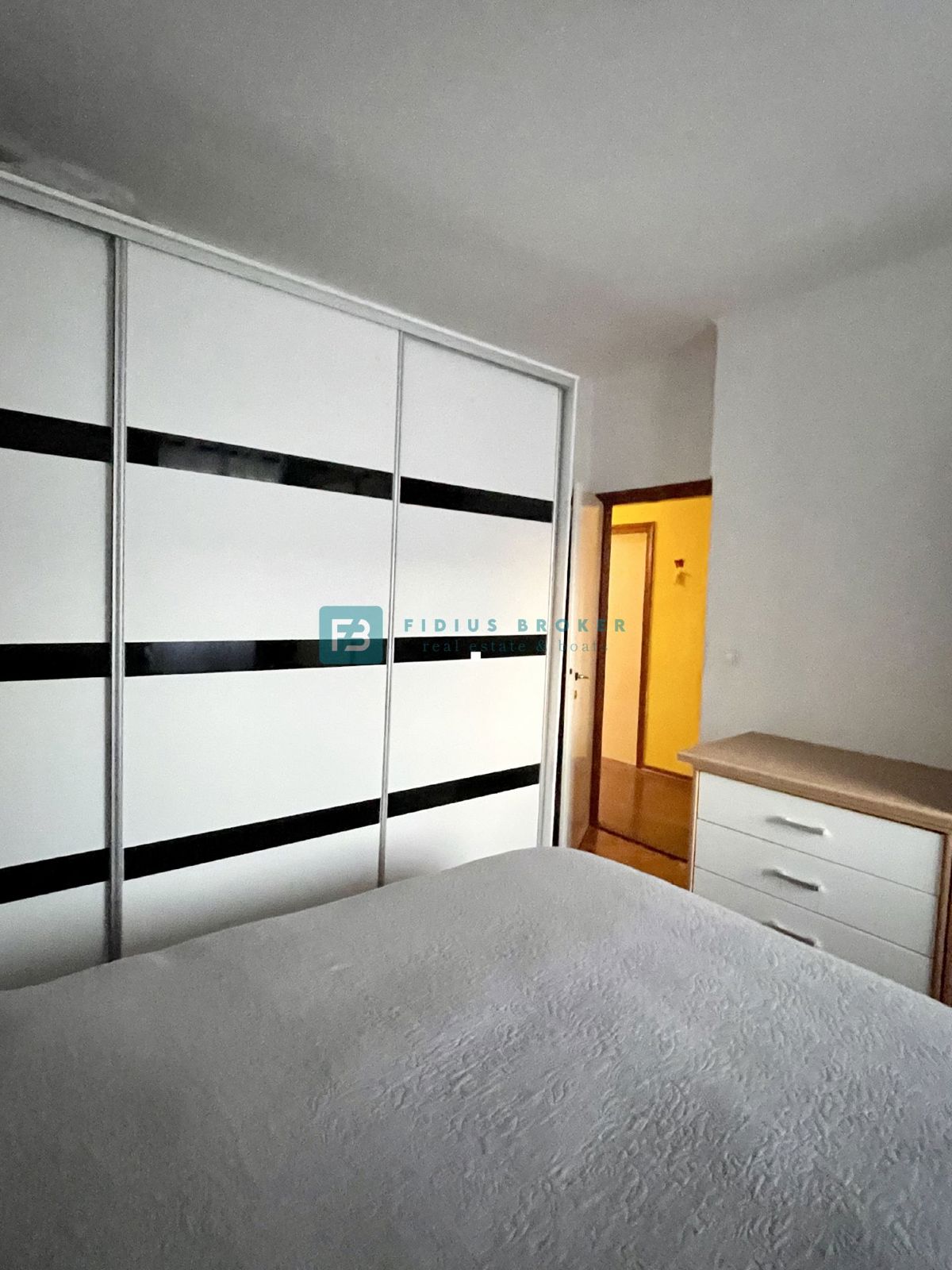 ŠIBENIK, družinski apartma v centru s parkiriščem