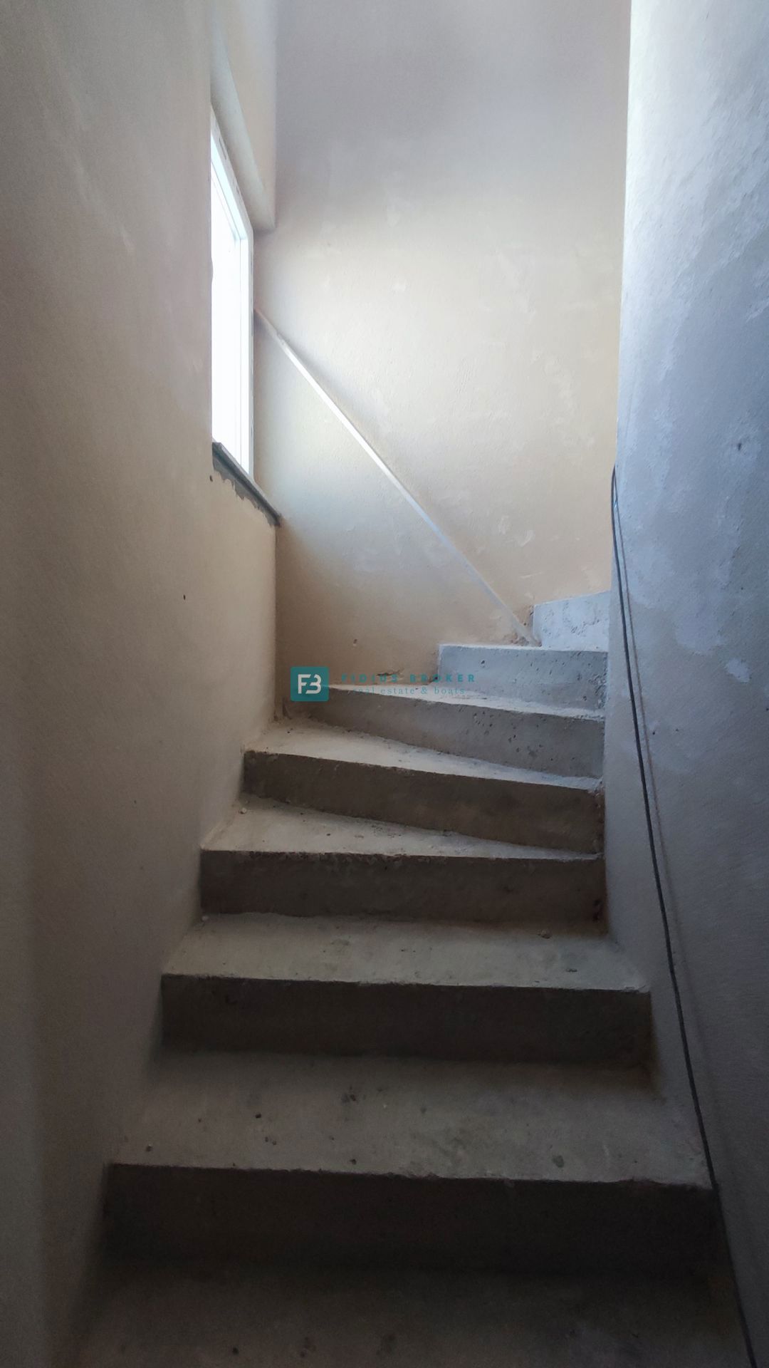 VODICE, novogradnja, 200 m do plaže, pogled na morje, strešna terasa