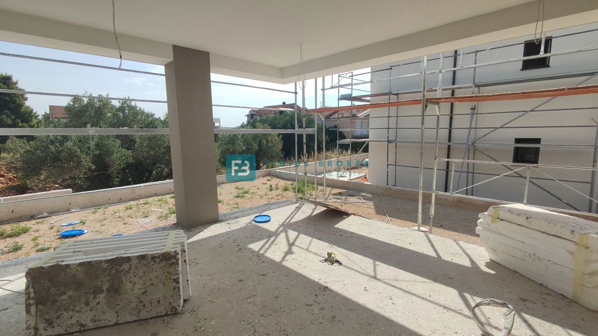 VODICE, novogradnja, pritličje, vrt 130 m2, mirna lokacija, S1