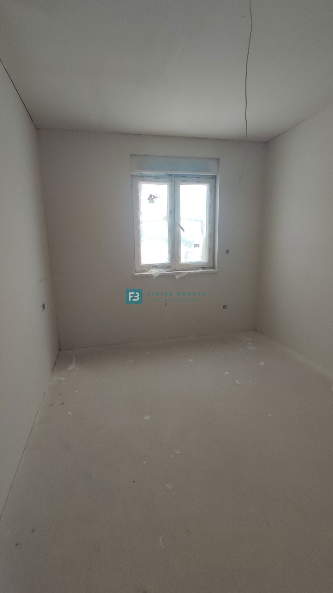 VODICE, novogradnja, pritličje, vrt 130 m2, mirna lokacija, S1
