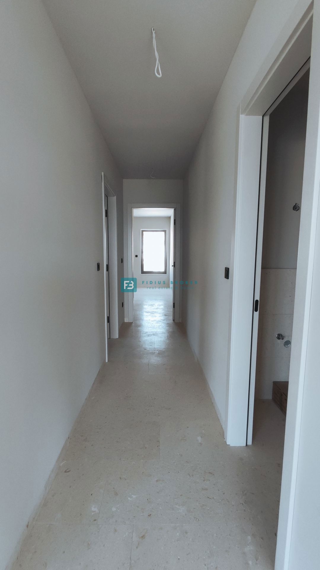 TRIBUNJ, novo, 1. nadstropje, 400 m do plaže, pogled na morje