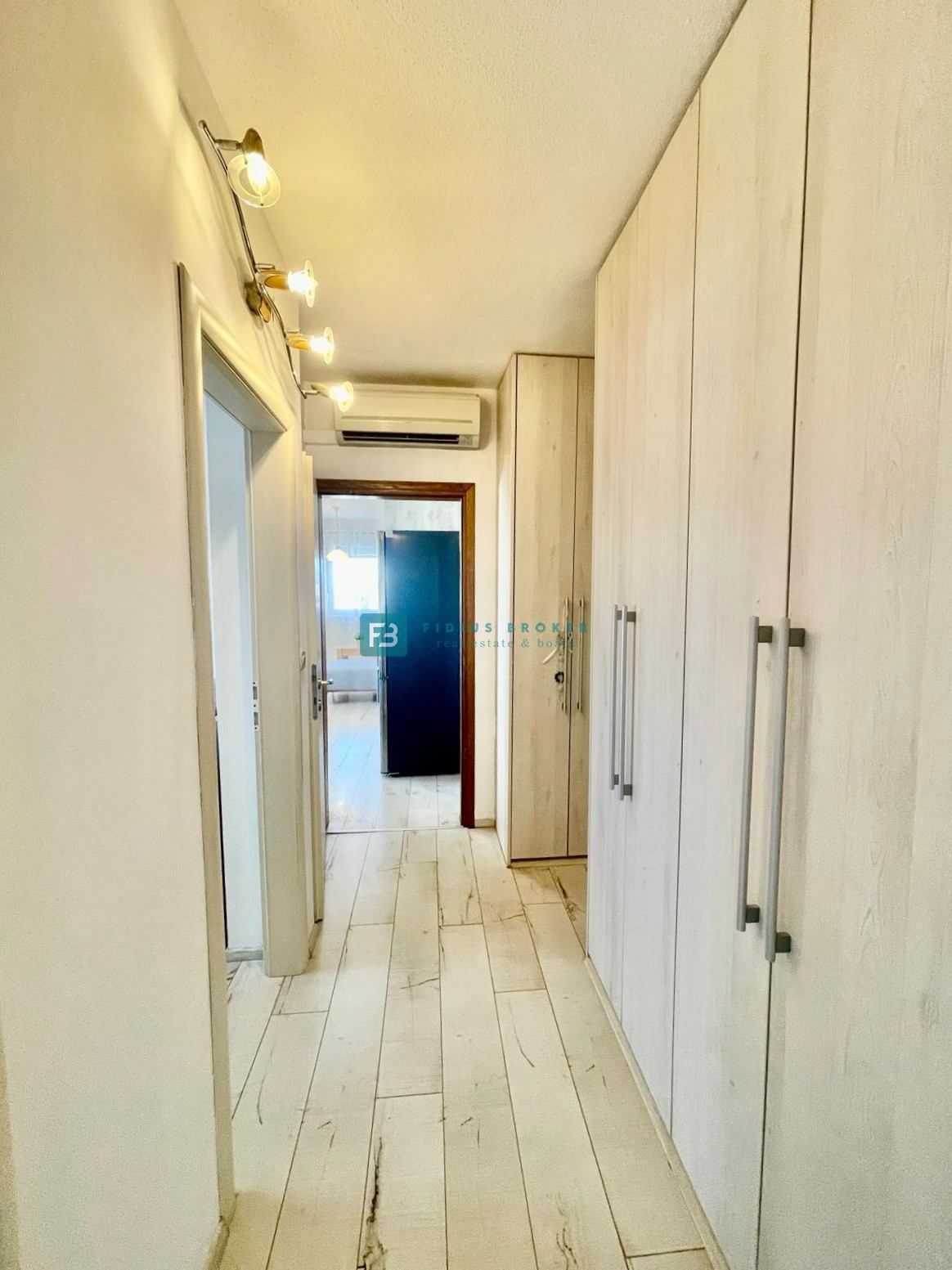 VODICE, opremljeno stanovanje, 650 m od plaže, 3 spalnice, pogled na morje