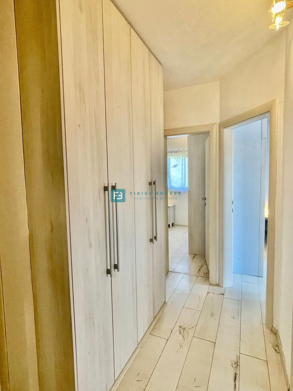 VODICE, opremljeno stanovanje, 650 m od plaže, 3 spalnice, pogled na morje