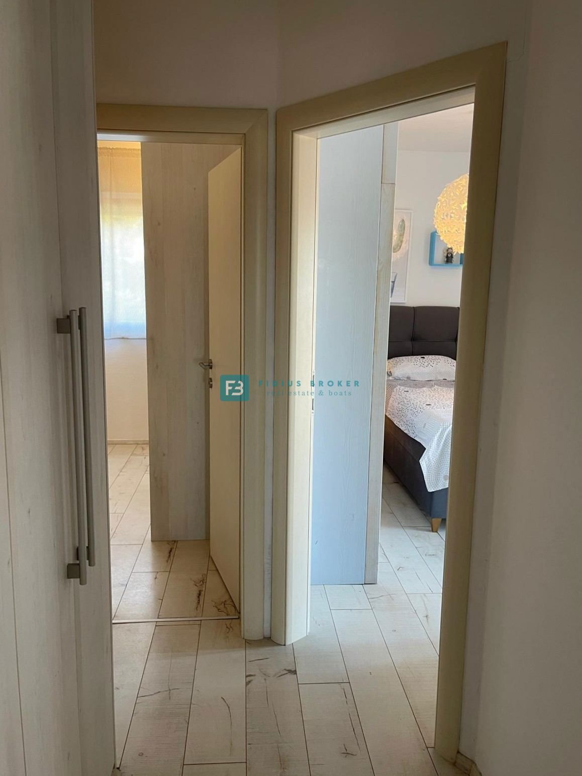 VODICE, opremljeno stanovanje, 650 m od plaže, 3 spalnice, pogled na morje