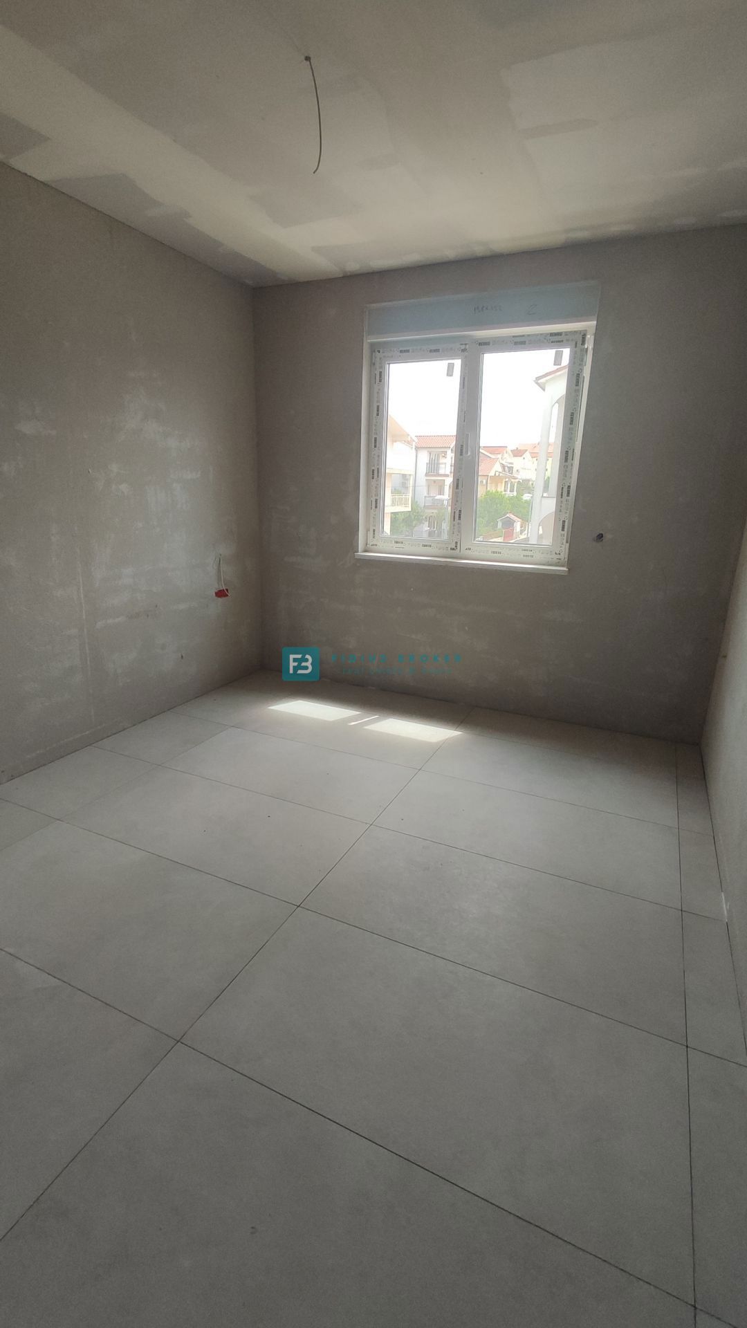 VODICE, novogradnja, dvoetažno stanovanje, 3 spalnice, vrt