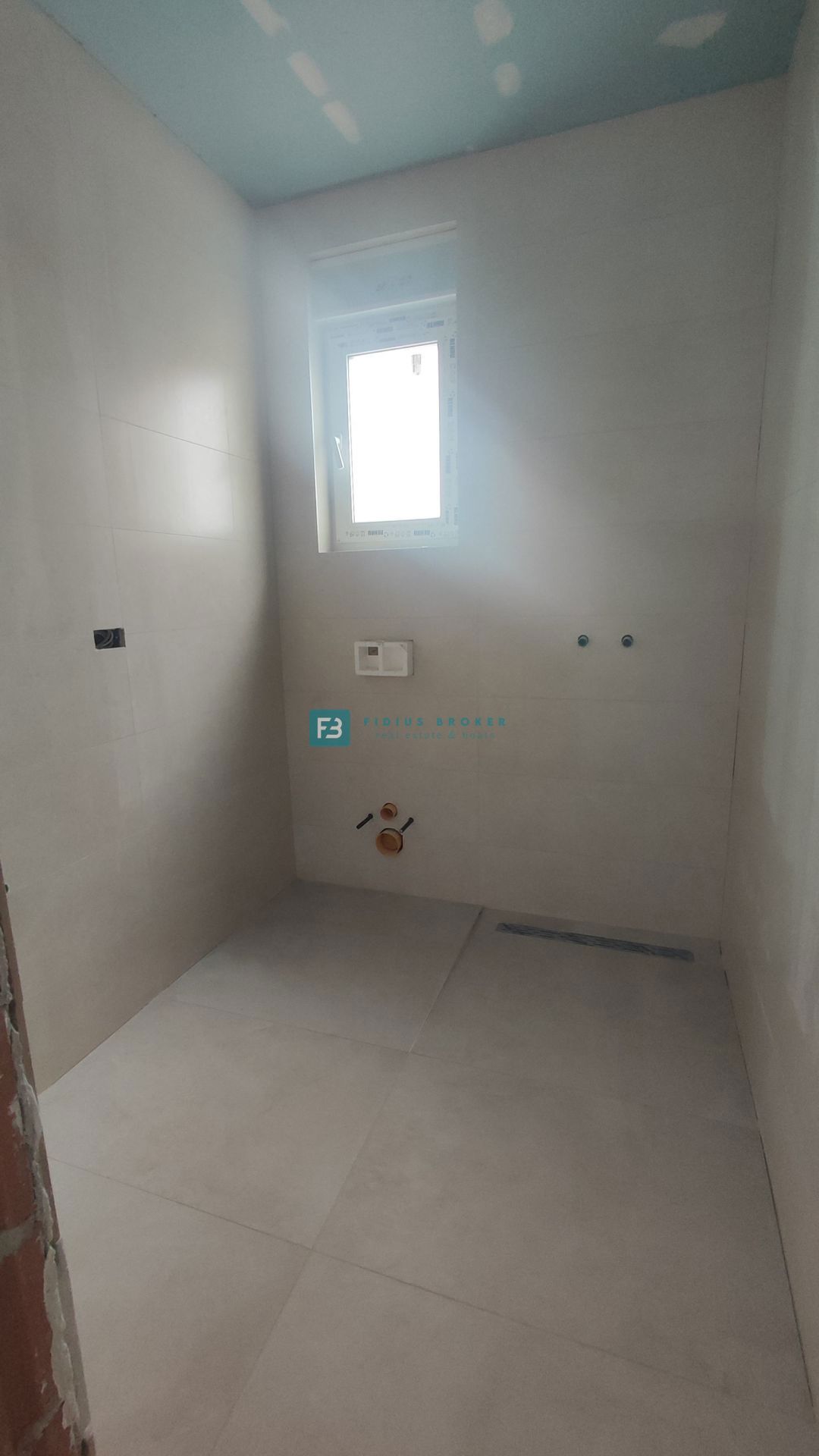 VODICE, novogradnja, dvoetažno stanovanje, 3 spalnice, vrt