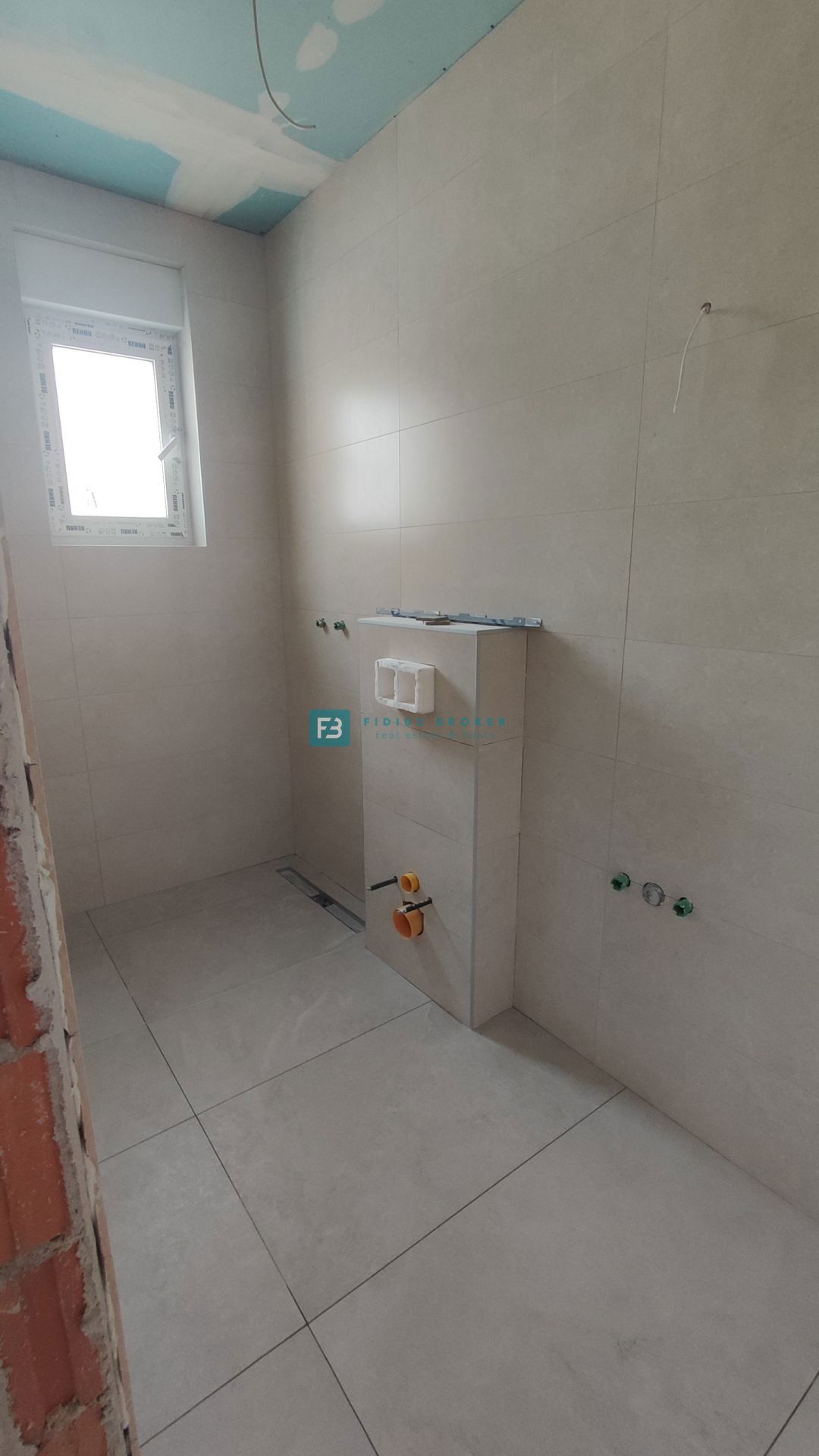 VODICE, novogradnja, dvoetažno stanovanje, 3 spalnice, vrt