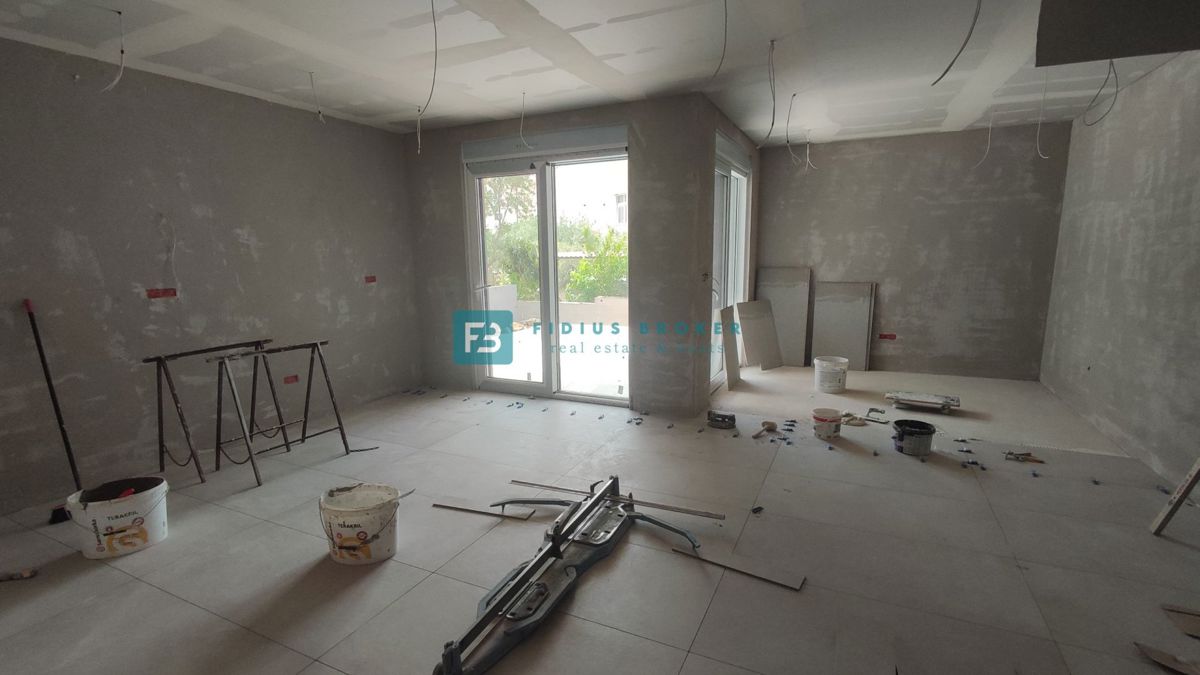 VODICE, novogradnja, dvoetažno stanovanje, 3 spalnice, vrt