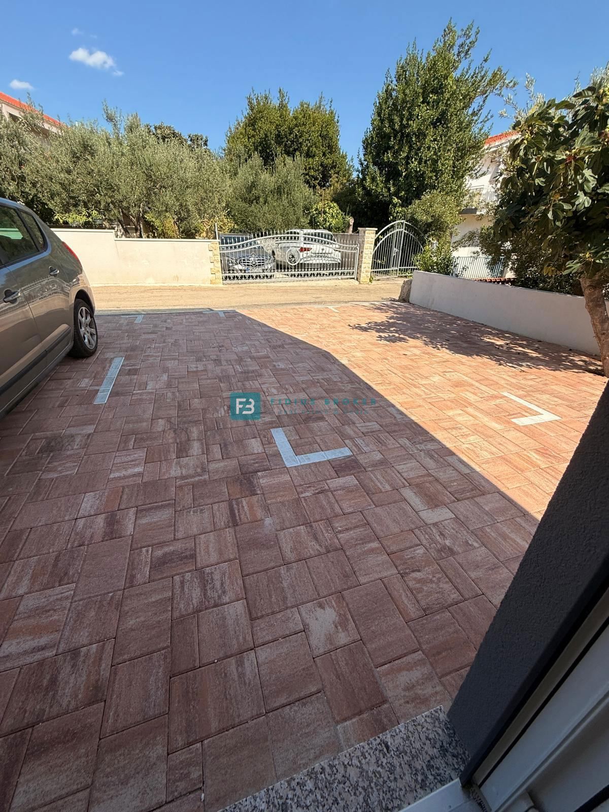 VODICE, neu, 200 m zum Strand, gerade fertiggestellt, Reihenhaus