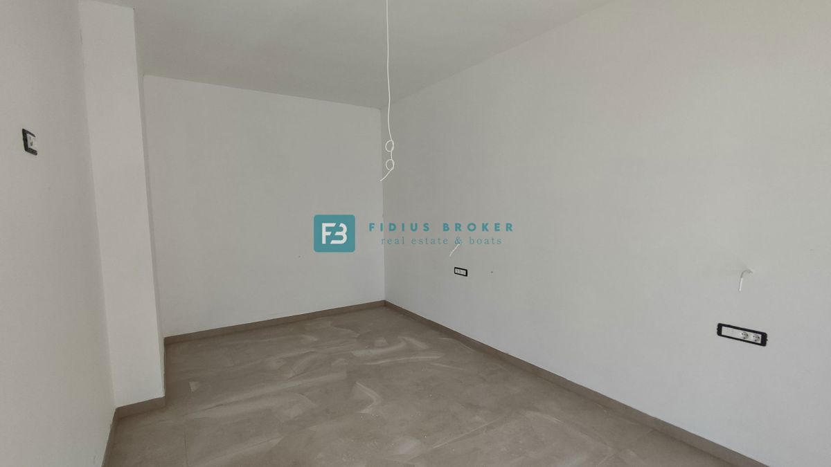VODICE, novogradnja, pritličje, vrt 36 m2, mirna lokacija, S2