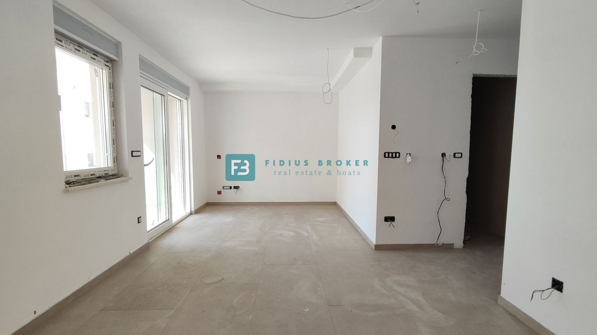 VODICE, novogradnja, pritličje, vrt 36 m2, mirna lokacija, S2