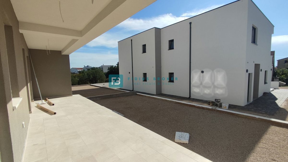VODICE, novogradnja, pritličje, vrt 36 m2, mirna lokacija, S2