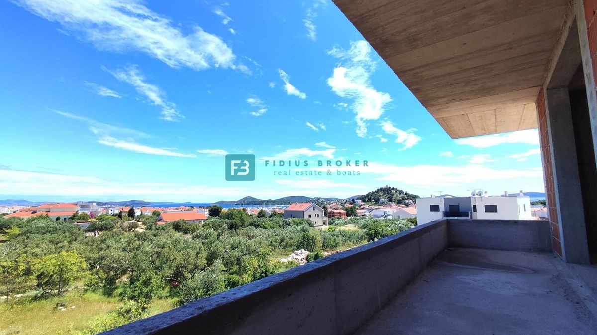 TRIBUNJ, nov projekt, 1. nadstropje, 3 spalnice, blizu plaže