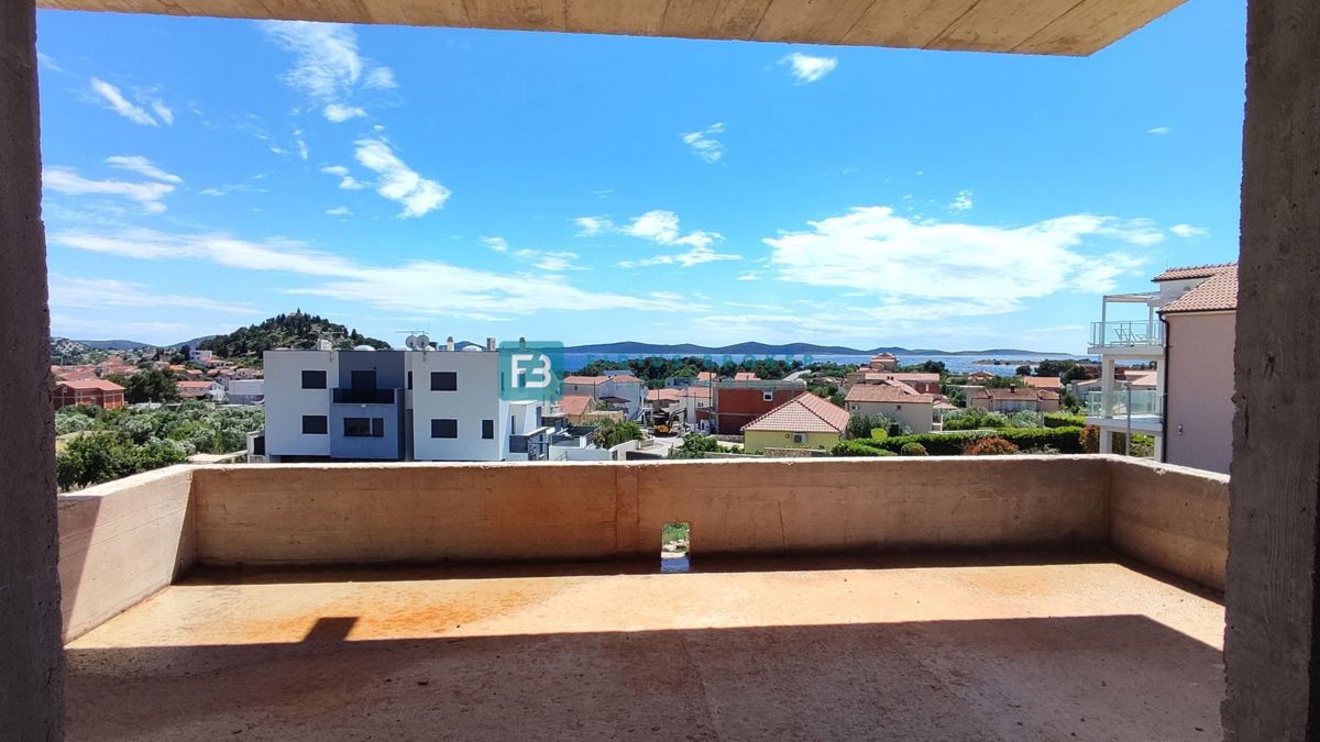 TRIBUNJ, nov projekt, 1. nadstropje, 3 spalnice, blizu plaže