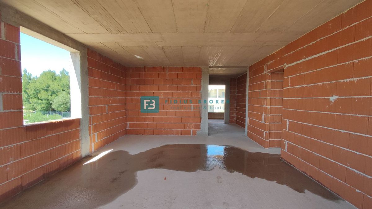 TRIBUNJ, nov projekt, 1. nadstropje, 3 spalnice, blizu plaže