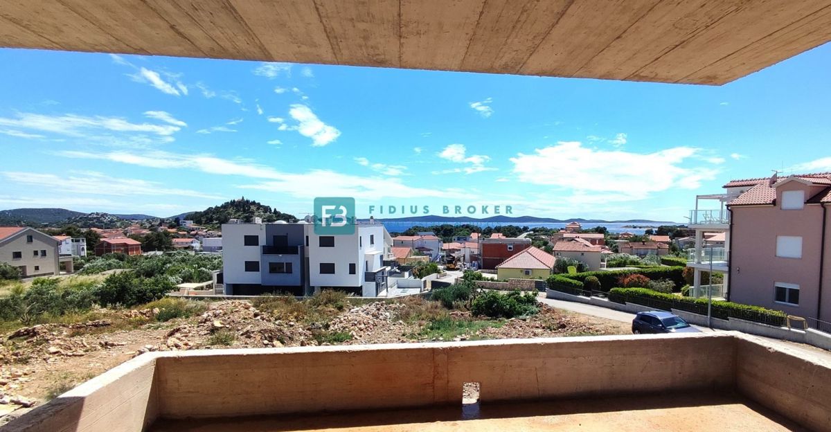 TRIBUNJ, nov projekt, 1. nadstropje, 3 spalnice, blizu plaže