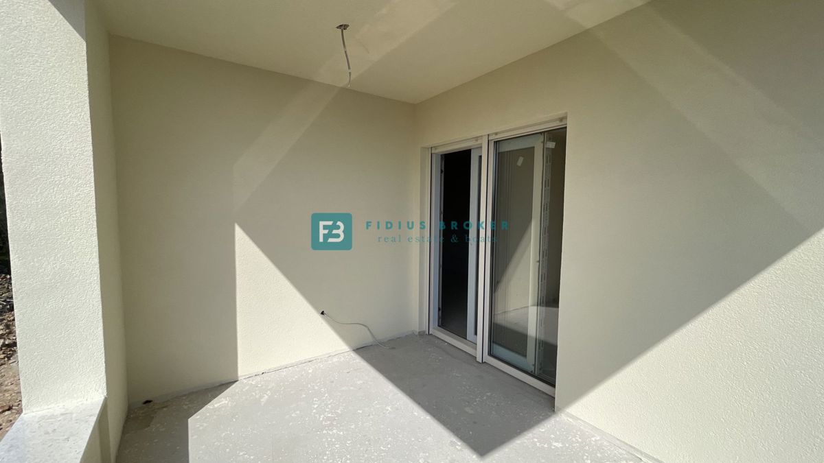 VODICE, novogradnja, 1. nadstropje, 3 spalnice, shramba