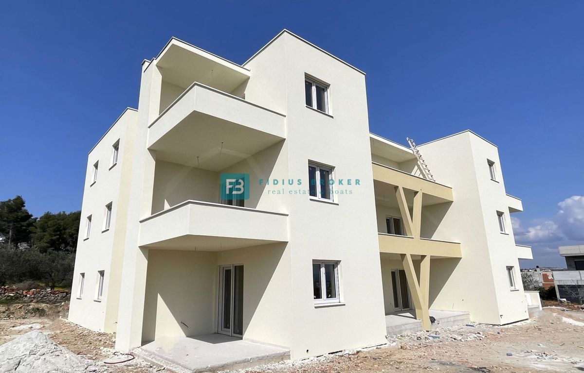 VODICE, novogradnja, 1. nadstropje, 3 spalnice, shramba