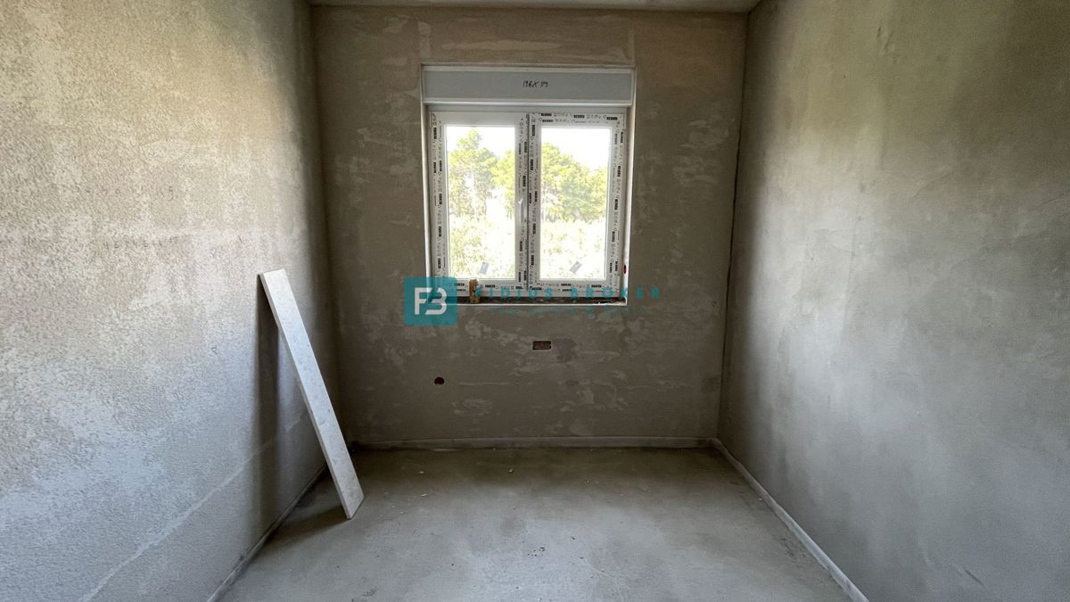 VODICE, novogradnja, 1. nadstropje, 3 spalnice, shramba