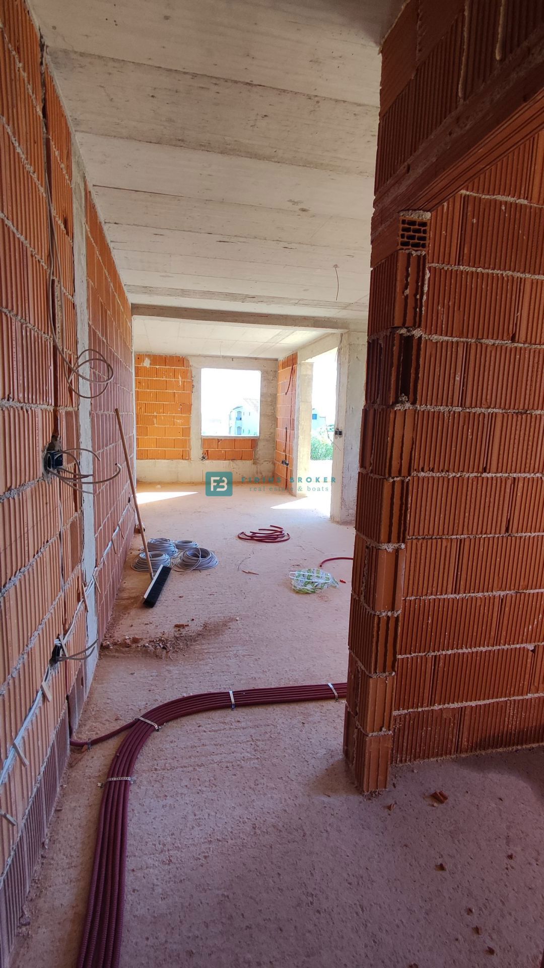 VODICE, novogradnja, 1. nadstropje, 3 spalnice, shramba