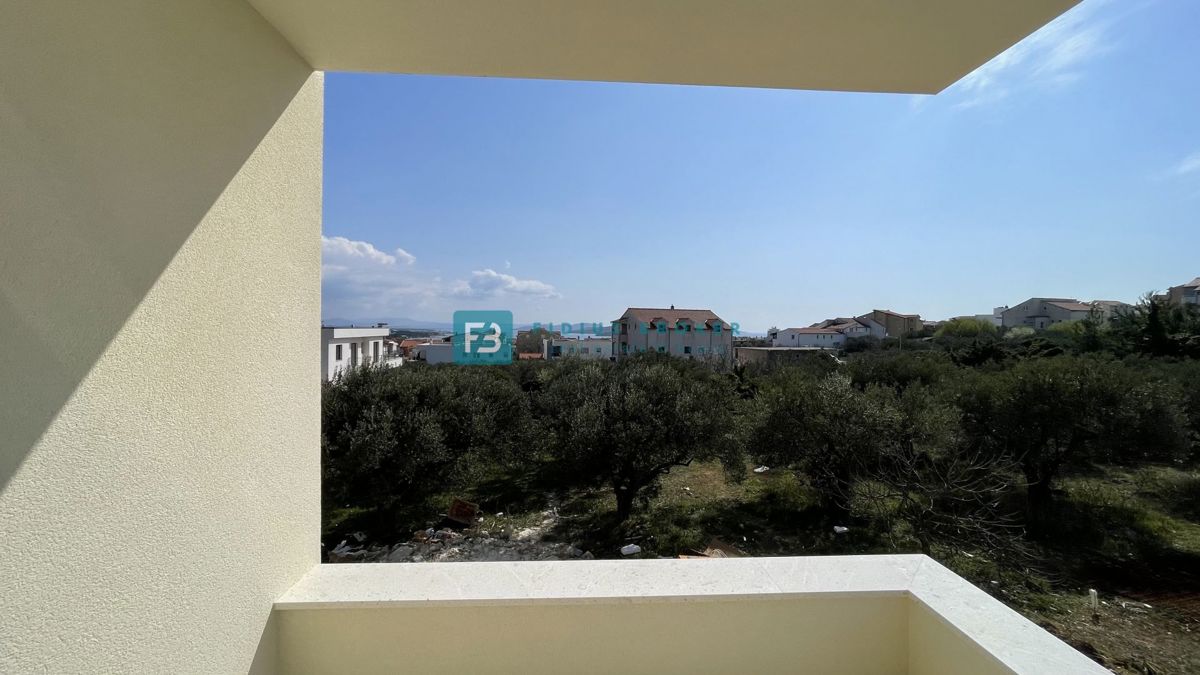 VODICE, novogradnja, 1. nadstropje, 3 spalnice, shramba