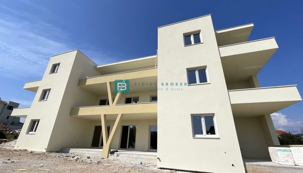 VODICE, novogradnja, 1. nadstropje, 3 spalnice, shramba