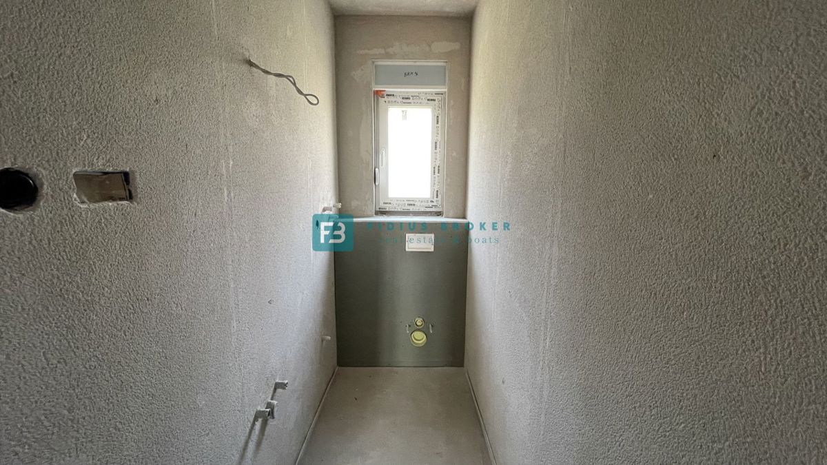 VODICE, novogradnja, 1. nadstropje, 3 spalnice, shramba