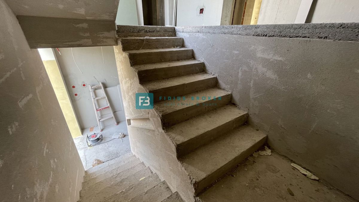 VODICE, novogradnja, 1. nadstropje, 3 spalnice, shramba