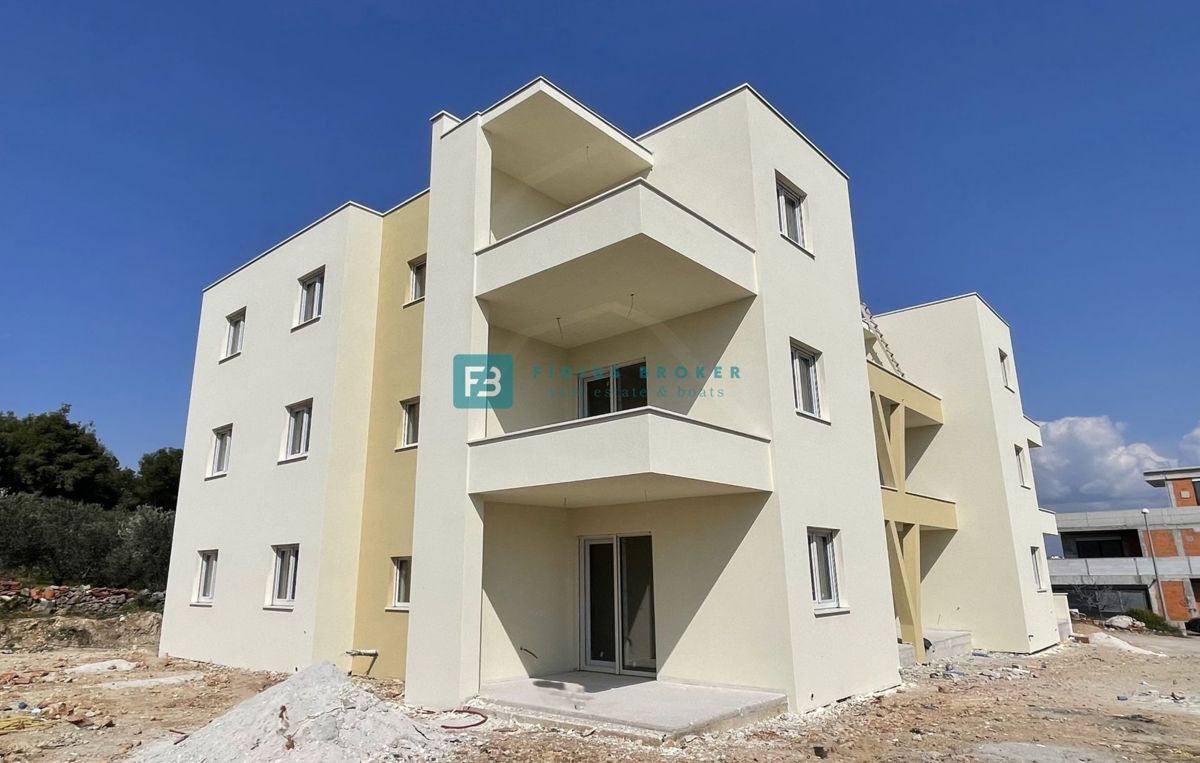 VODICE, novogradnja, 1. nadstropje, 3 spalnice, shramba