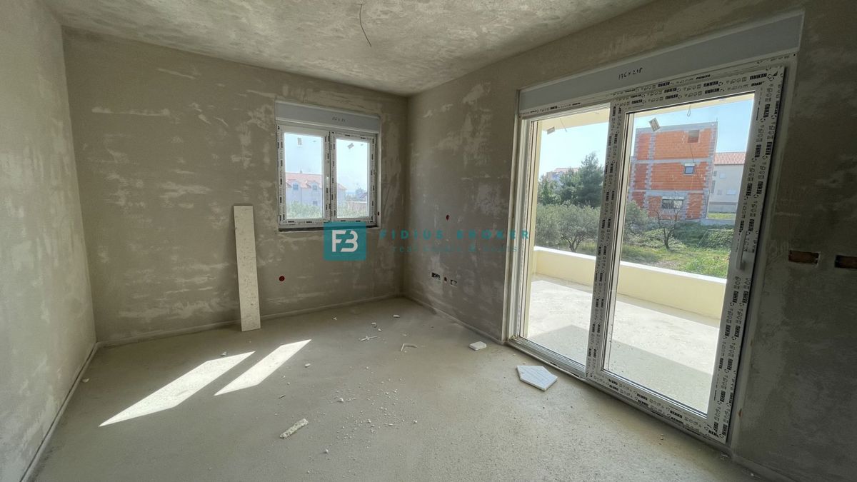 VODICE, novogradnja, 1. nadstropje, 3 spalnice, shramba