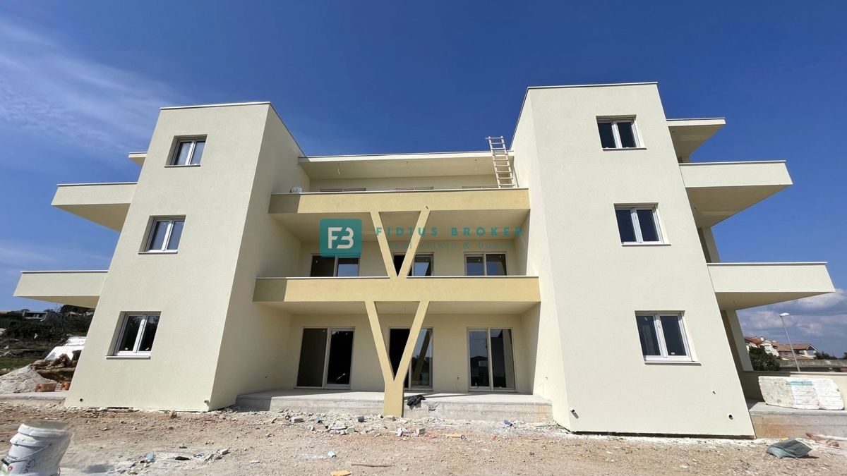 VODICE, novogradnja, 1. nadstropje, 3 spalnice, shramba