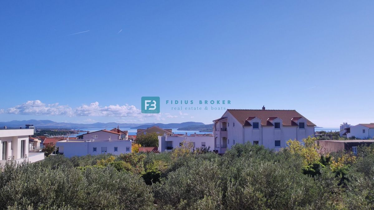 VODICE, novogradnja, 1. nadstropje, 3 spalnice, shramba