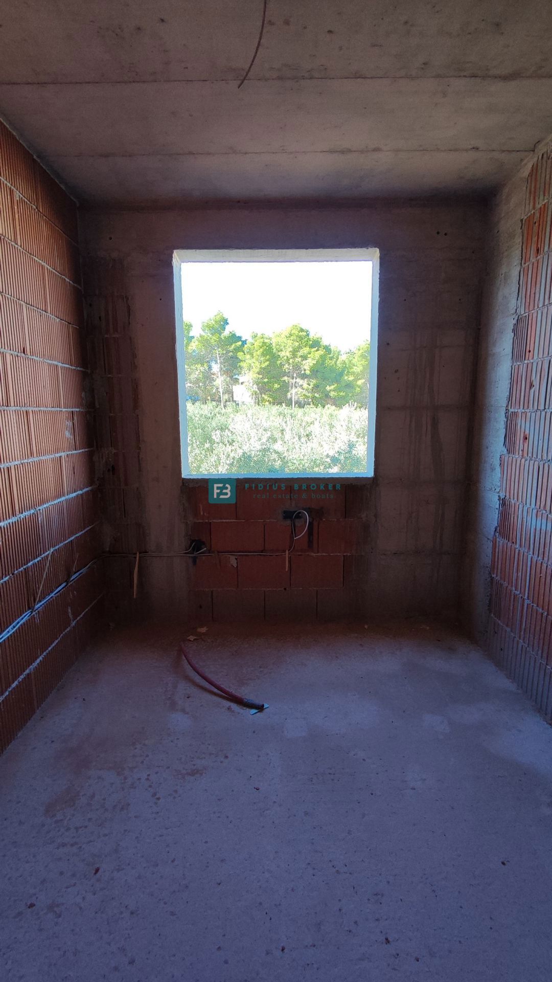 VODICE, novogradnja, 1. nadstropje, 3 spalnice, shramba