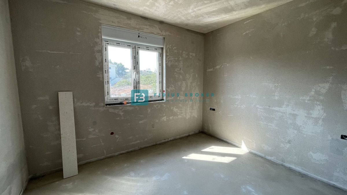 VODICE, novogradnja, 1. nadstropje, 3 spalnice, shramba