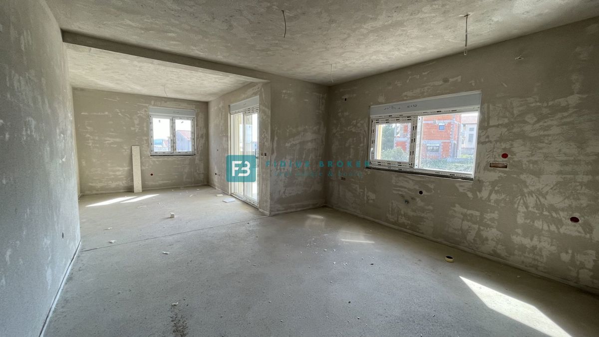 VODICE, novogradnja, 1. nadstropje, 3 spalnice, shramba