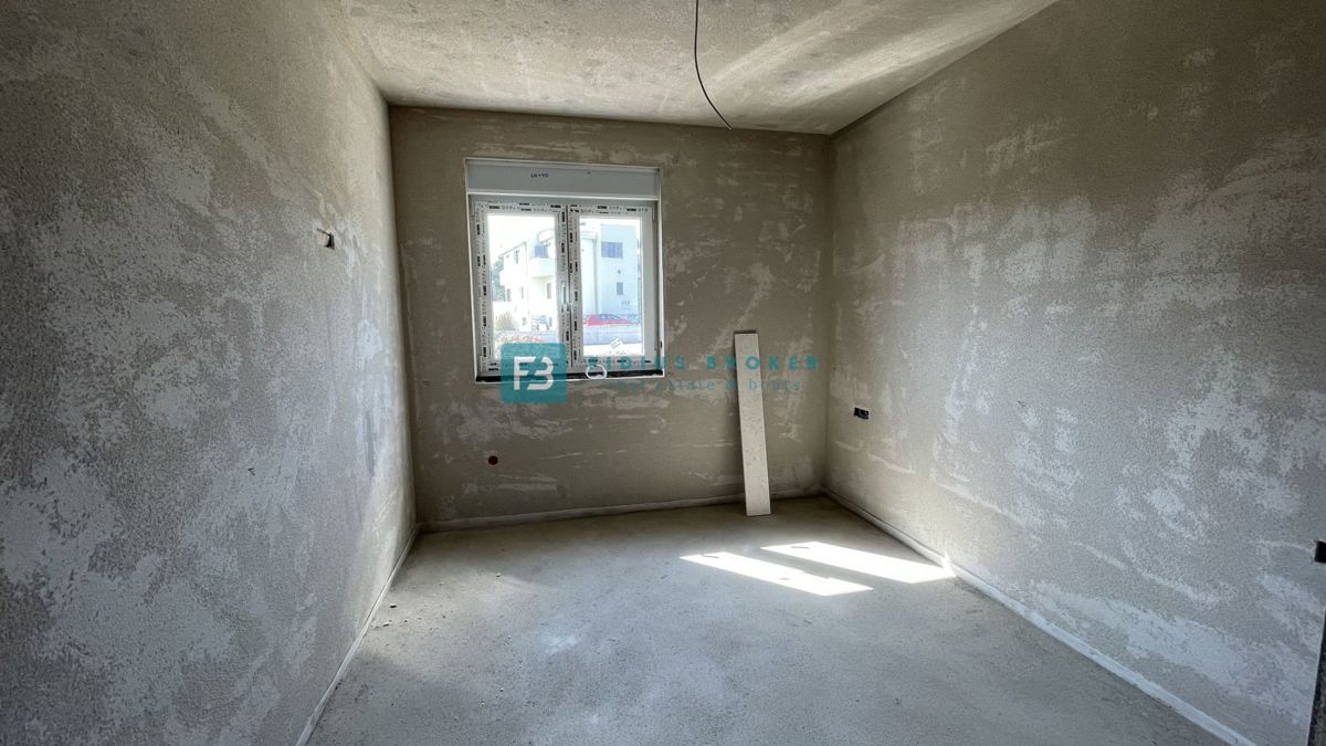 VODICE, novogradnja, 1. nadstropje, 3 spalnice, shramba